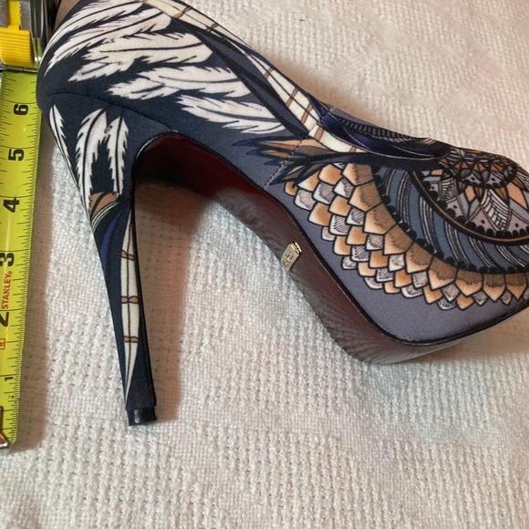 Beautiful Owl Eyes and Feather Open Toe Stiletto - Picture 5 of 7